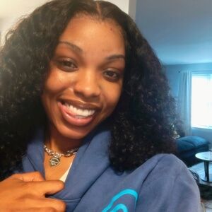 Meet your Posher, Janiel